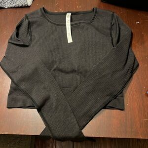 Lululemon long sleeve black crop top size 10 with built in bra